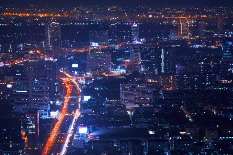 This image has an empty alt attribute; its file name is things-to-do-in-bangkok-manhanakon-skywalk.jpg